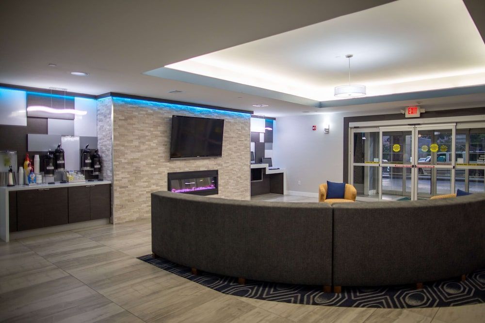 La Quinta by Wyndham Houston East at Normandy 1