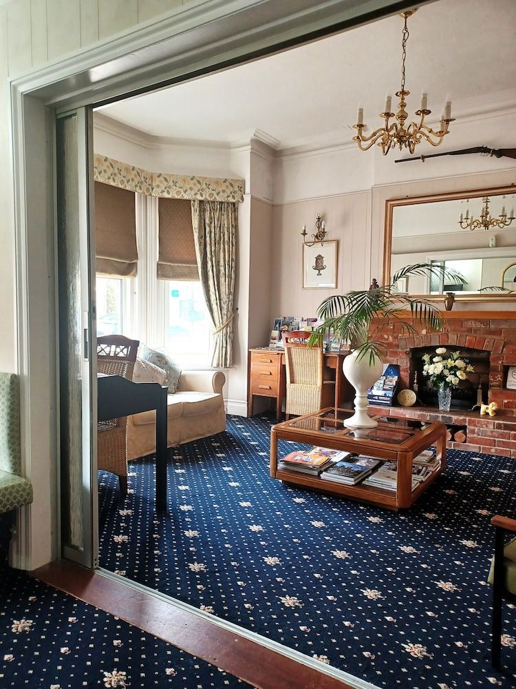 Hunters Lodge Guest House 1