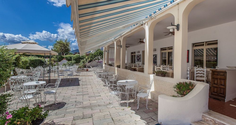 Hotel Sandalyon 1