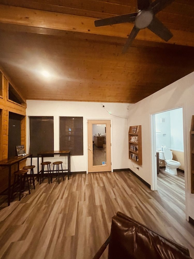 Majestic Mountain Inn 2