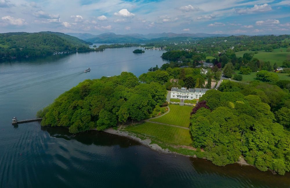 Storrs Hall Hotel on the shore of Lake Windermere 1