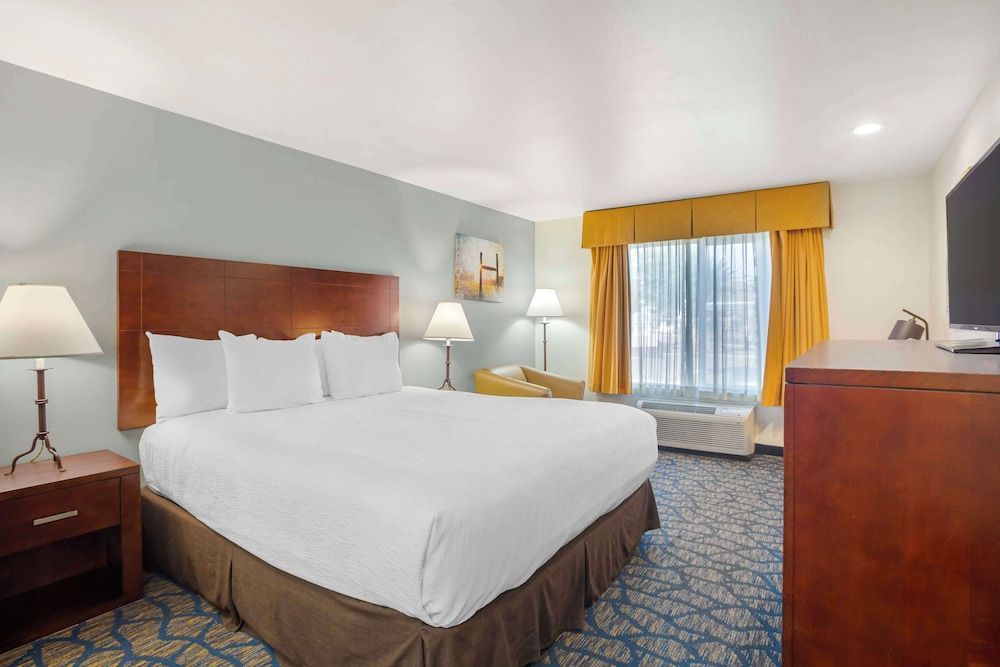 Best Western Plus Villa Del Lago Inn Patterson 1