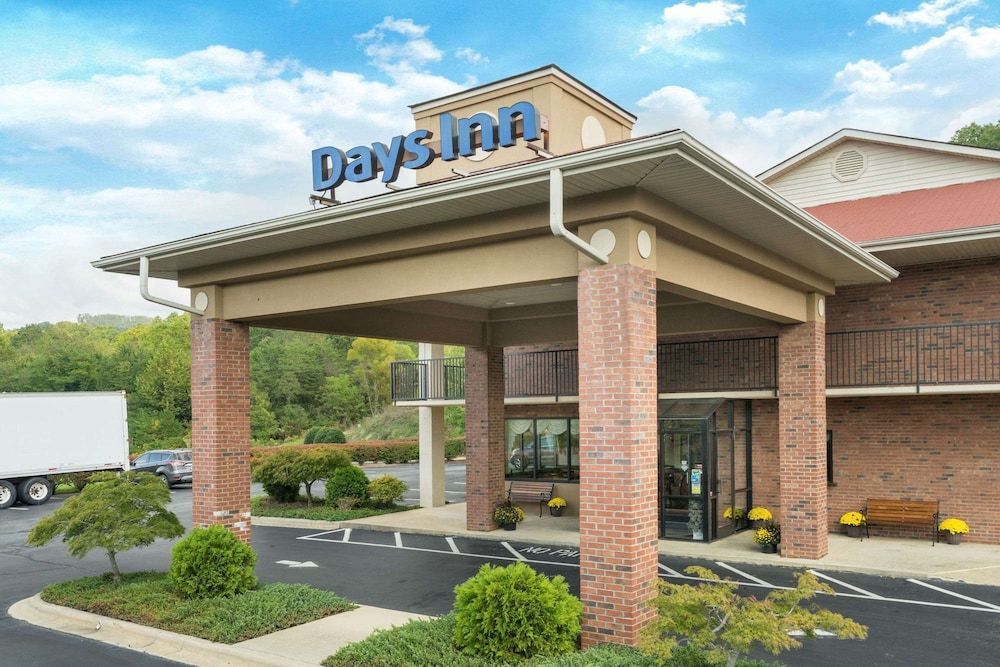 Days Inn by Wyndham Asheville Downtown North 1