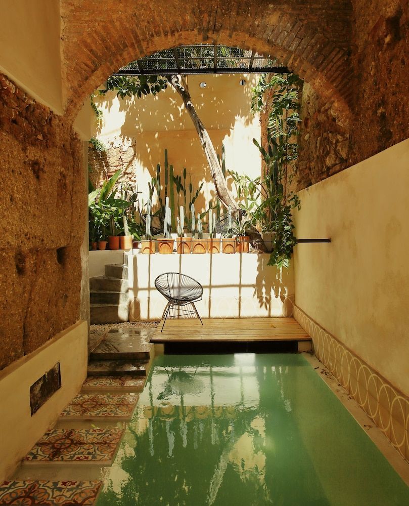 FIXIE LOFTS - Colonial Villa Suites with Pool 1