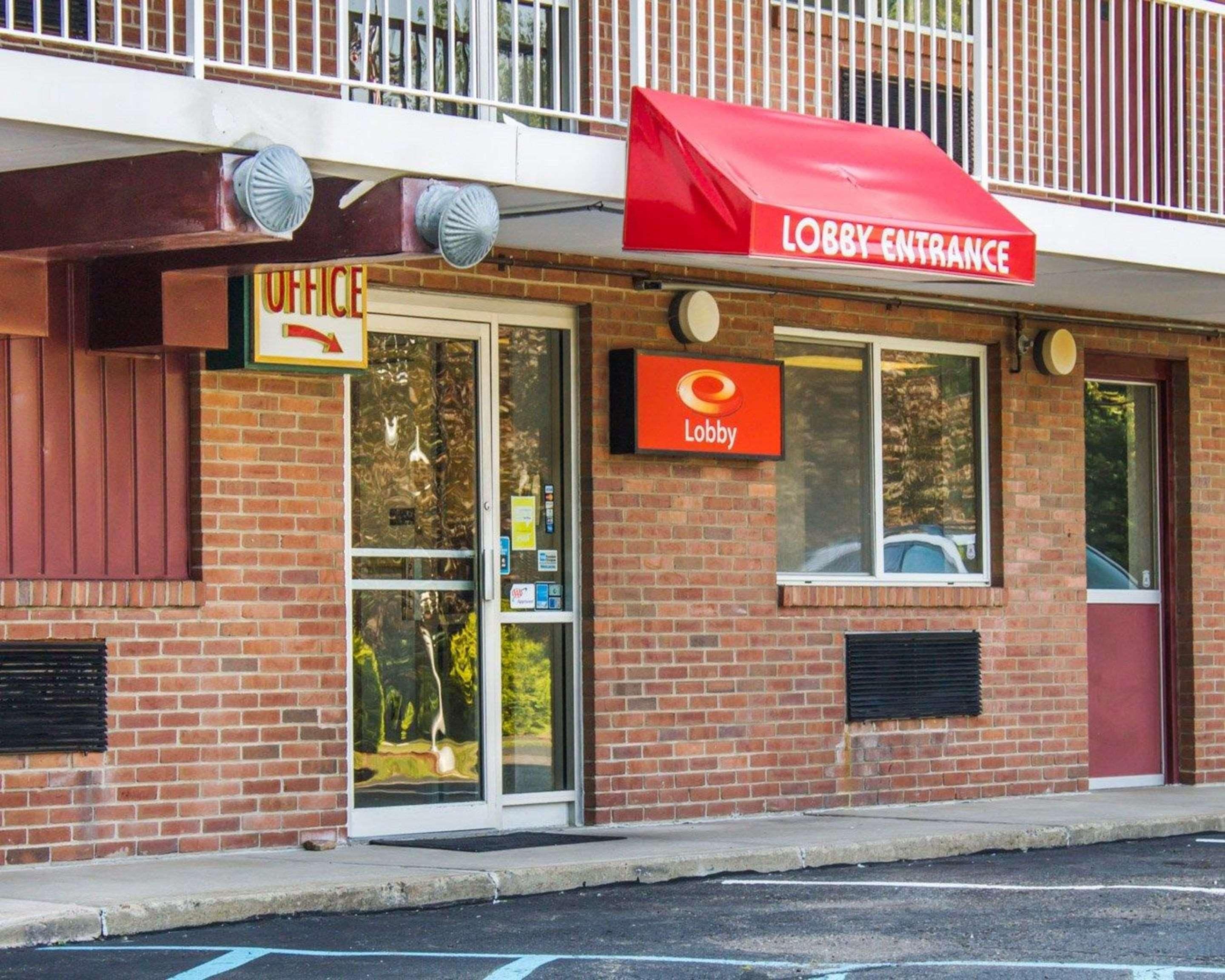 Econo Lodge Drums 2