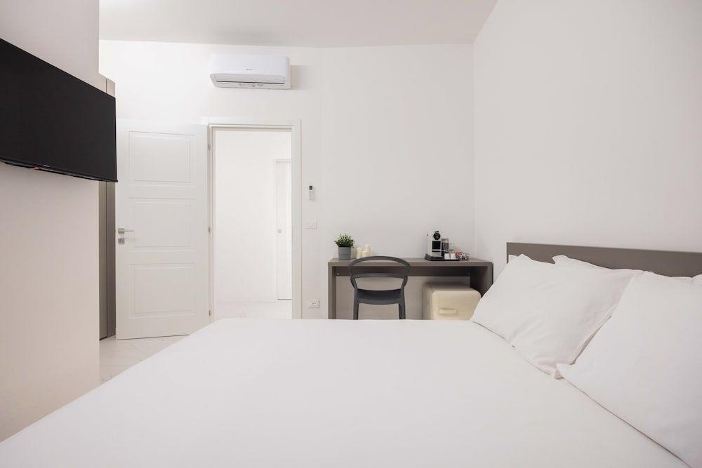 Excelsior Station Suite 2