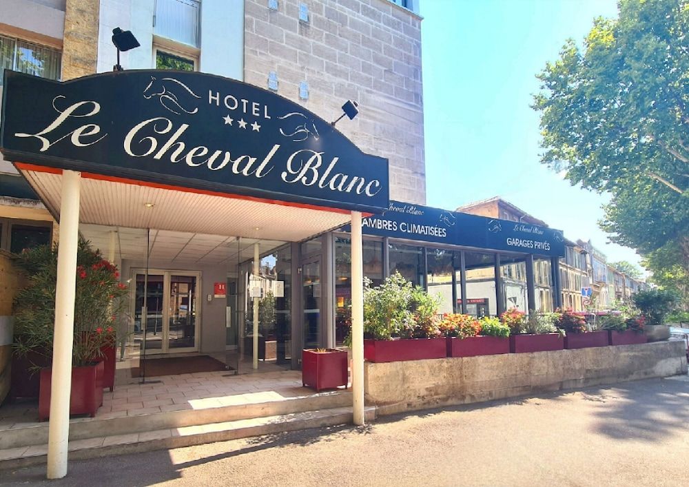 Le Cheval Blanc 1