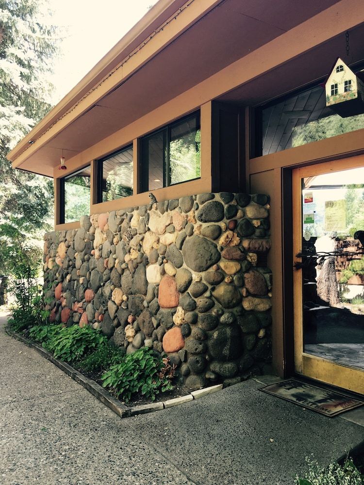 Junipine Resort 2