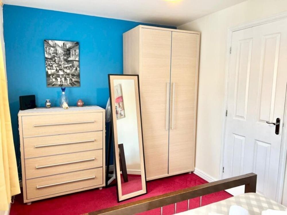 Quiet 2bedroom Home-garden-parking-family Friendly 2