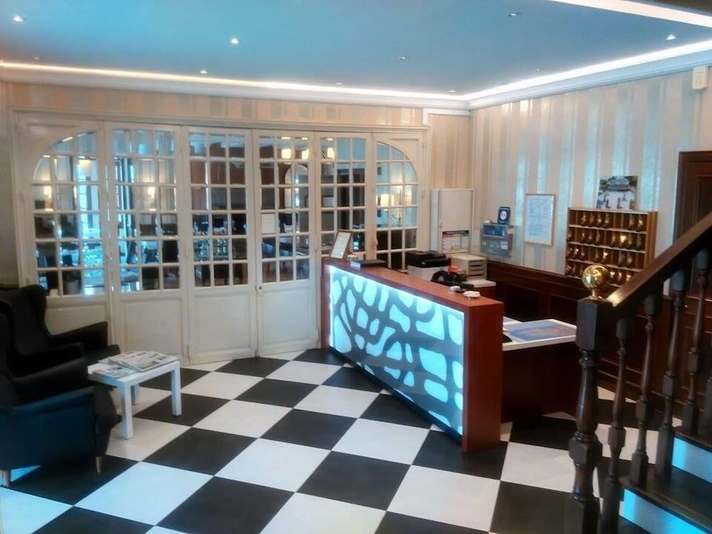 Logis Hôtel Du Château - Combourg, Proche Saint-Malo 2