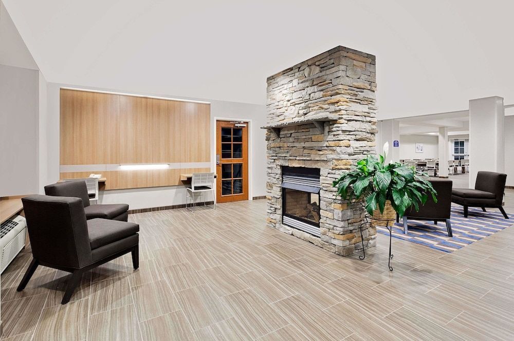 Microtel Inn & Suites by Wyndham Middletown 2
