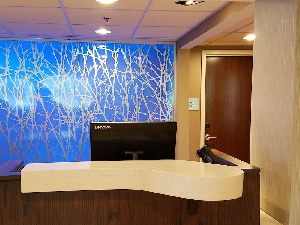 Fairfield Inn & Suites by Marriott Springfield Holyoke 2