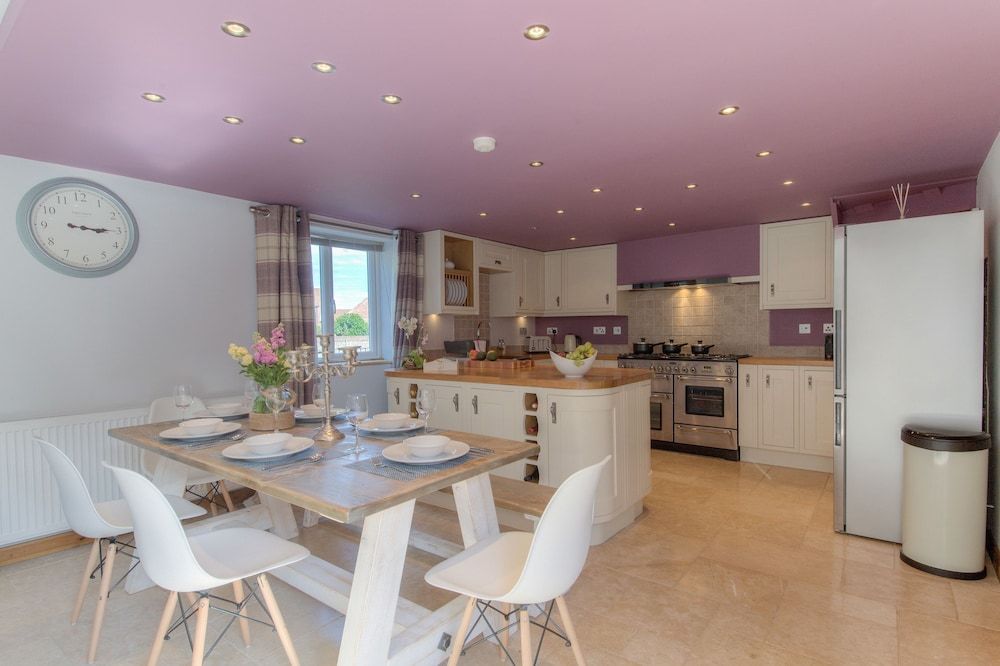 Beach Breeze Cottage - 3 Bed 1