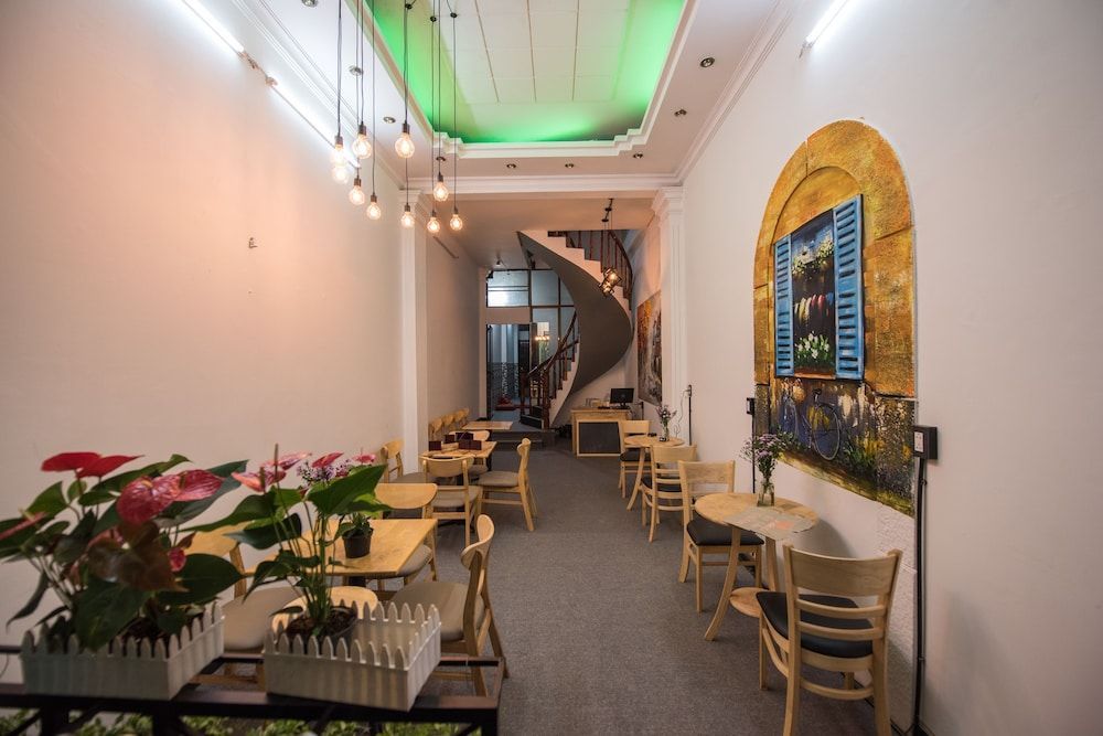 The Like Hostel & Cafe 2