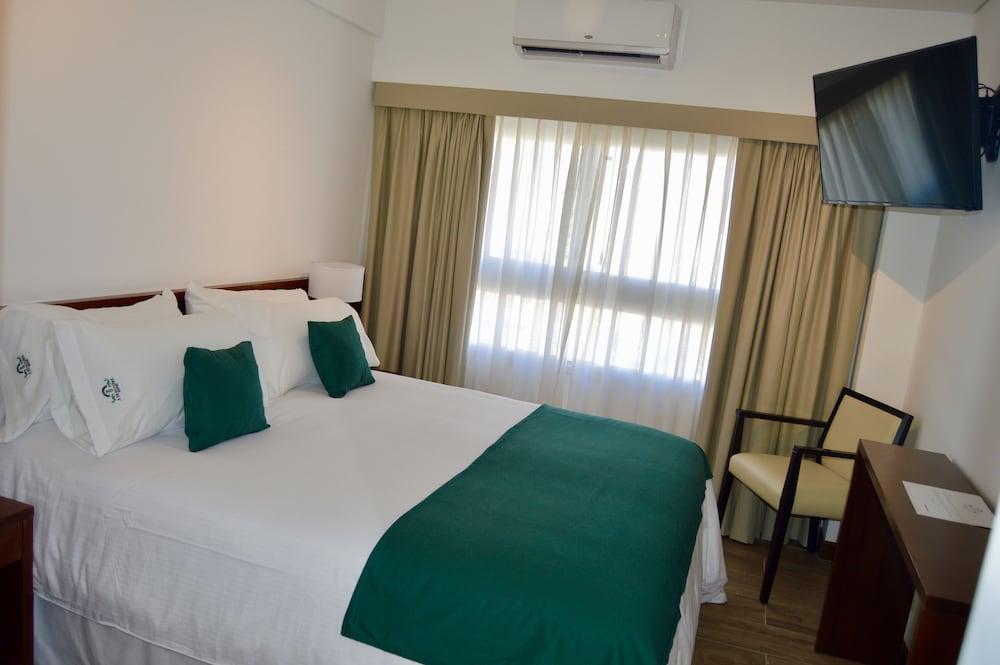 Hotel 6 De Octubre 2