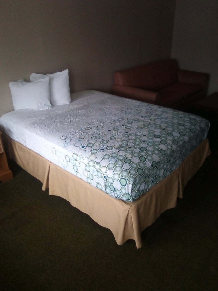 Home Town Inn 2