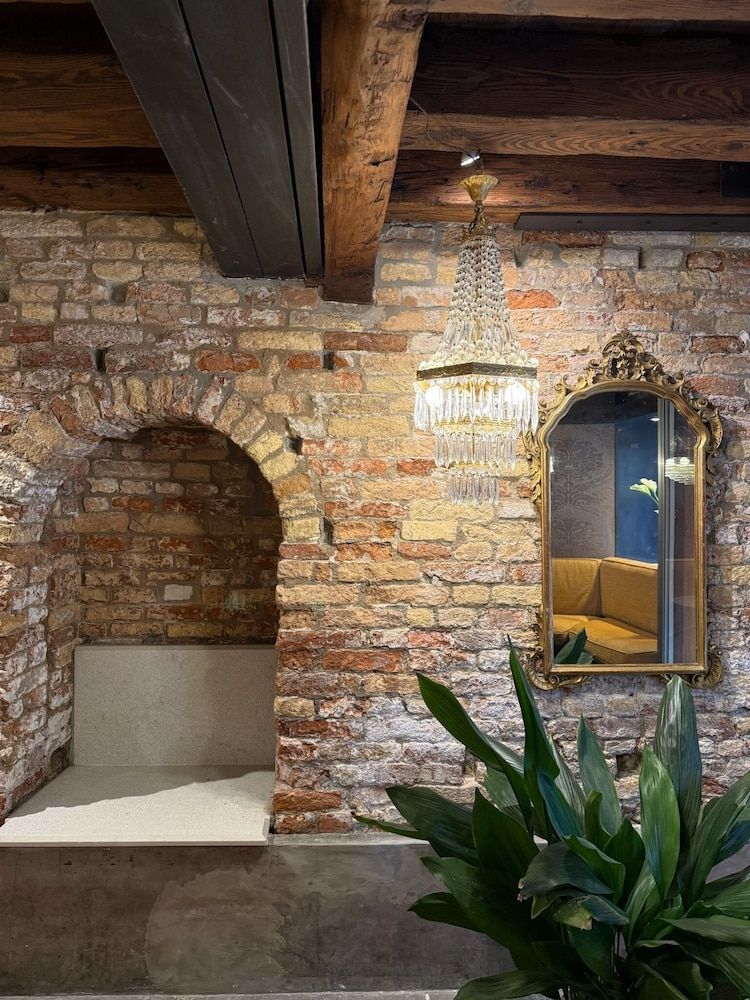 Avogaria 5 Rooms 1