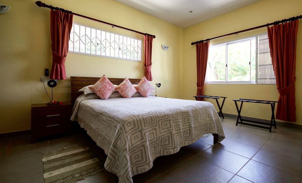 Surfers Beach Self Catering Chalets 2