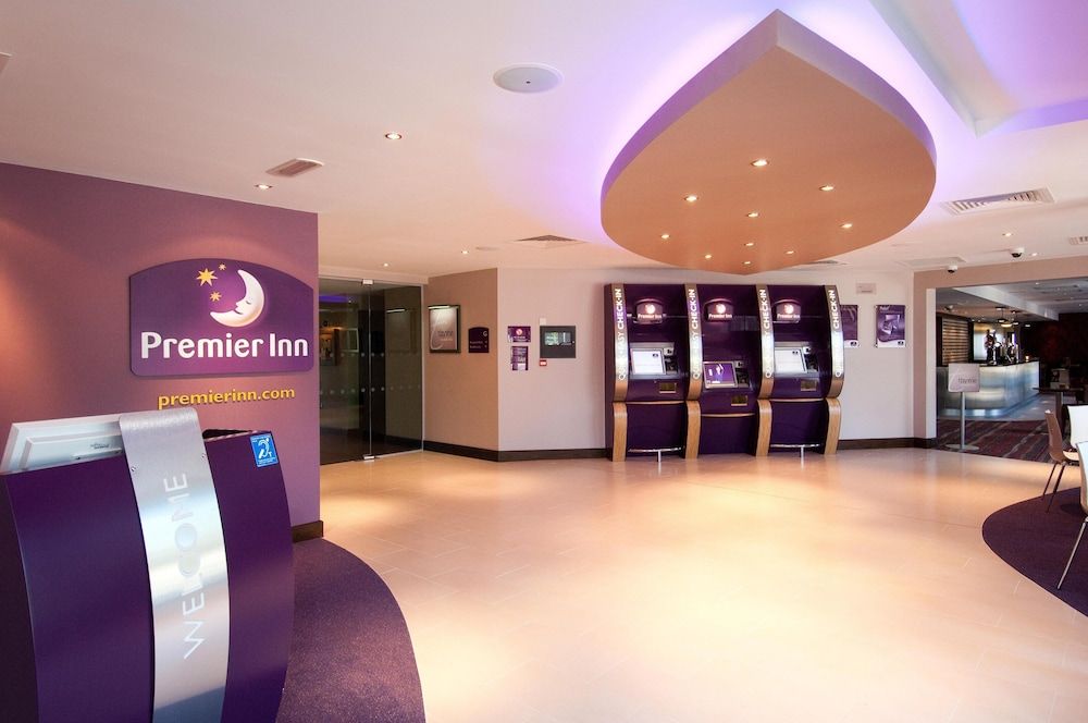 Premier Inn London Gatwick Manor Royal 2