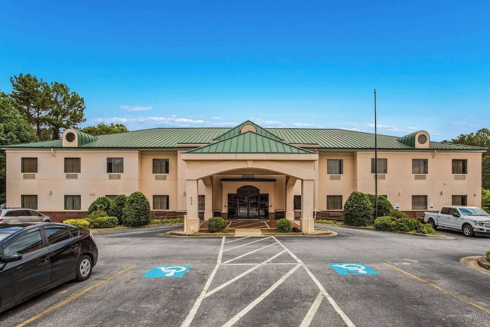 Econo Lodge Inn & Suites Marietta near Dobbins ARB 1