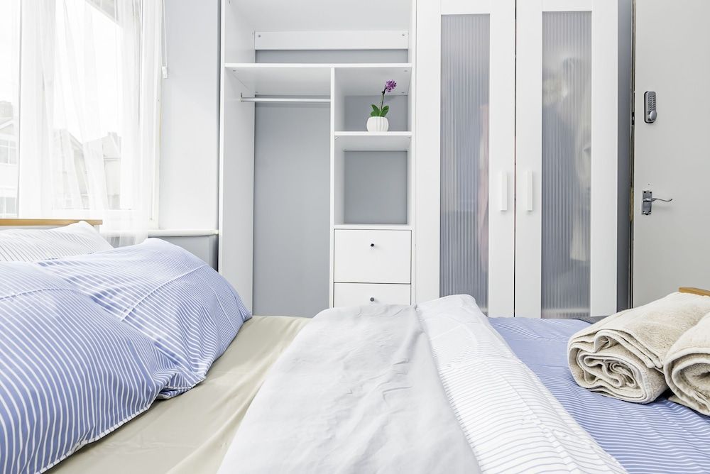 Shirley house 2, Self Catering Guest House, Self Check in, Smart locks, 10 min Walk to Southampton General, Aspire and Princess Anne Hospitals, Access to Fully Equipped Kitchen, Excellent Transport Li 1