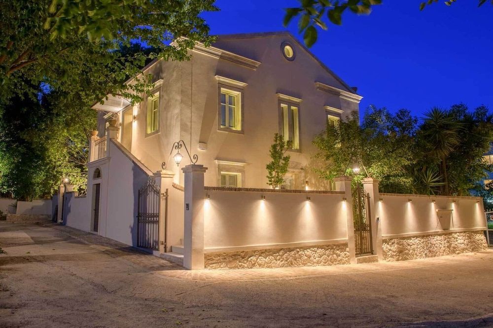Carpofoli Corfu Town Serviced Luxury Suites 1