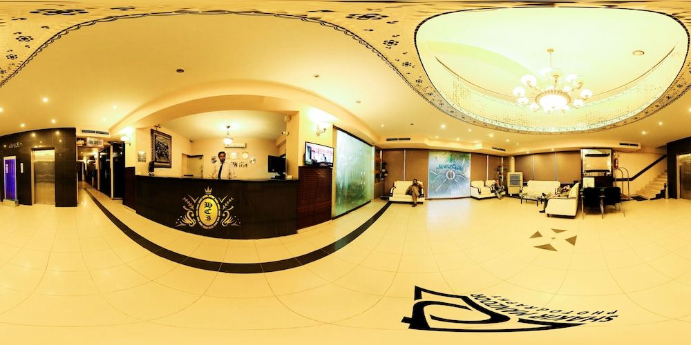 Hotel Crown Inn 1