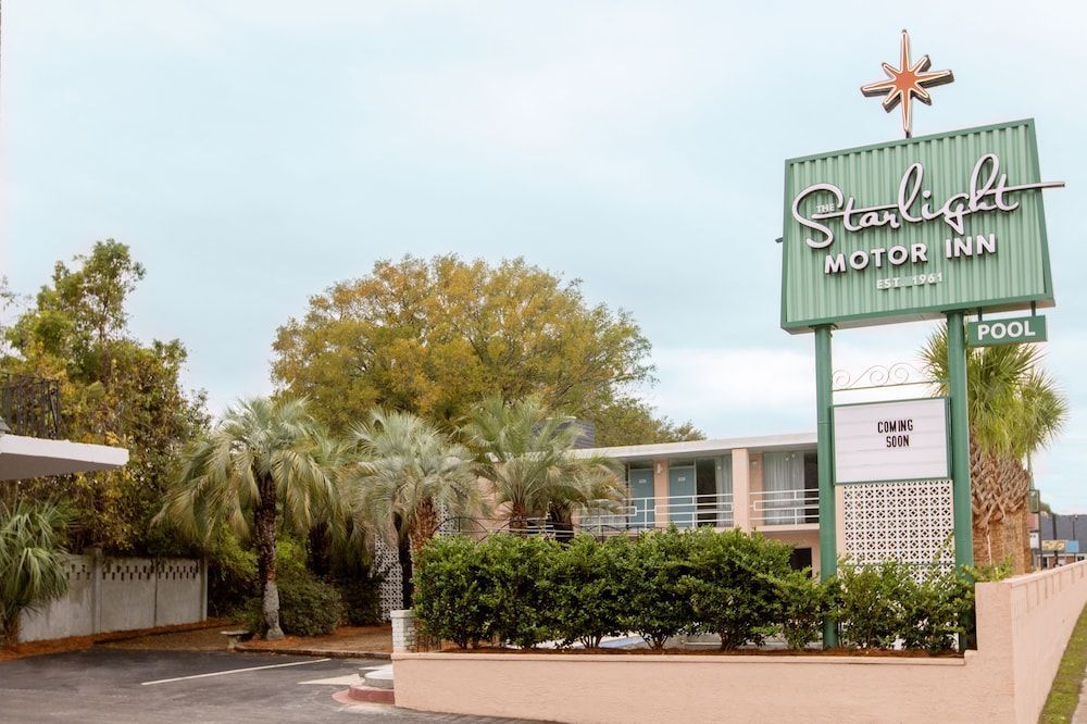 The Starlight Motor Inn 1