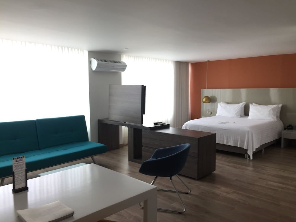 Holiday Inn Express & Suites MEDELLIN by IHG 2