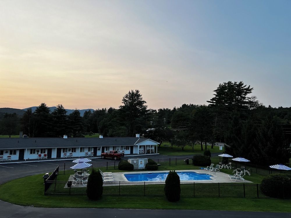 Stowe Motel & Snowdrift 1