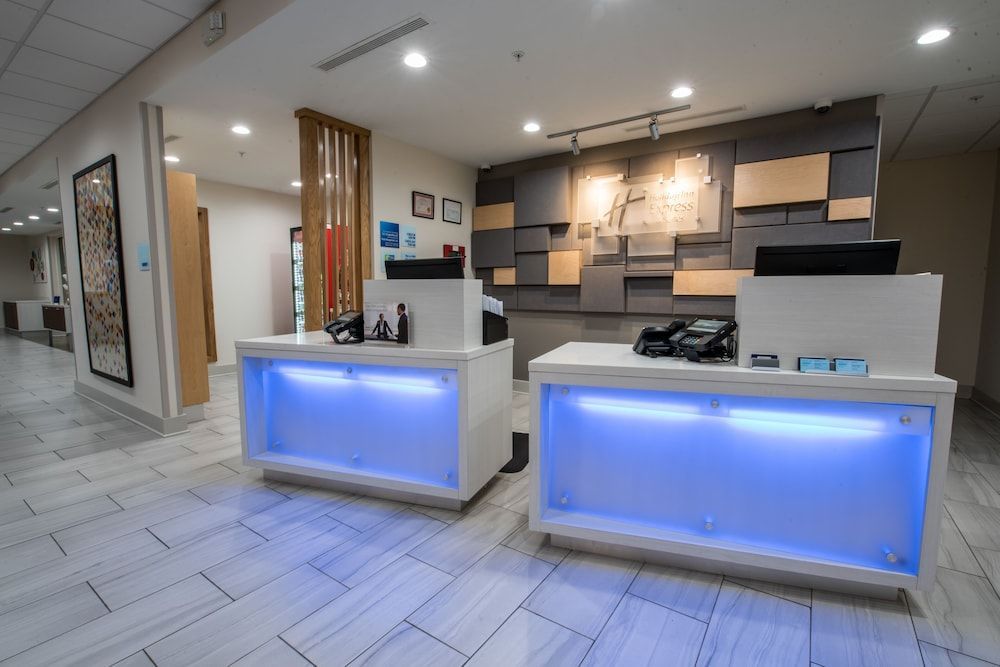 Holiday Inn Express & Suites LAKE CHARLES SOUTH CASINO AREA by IHG 2