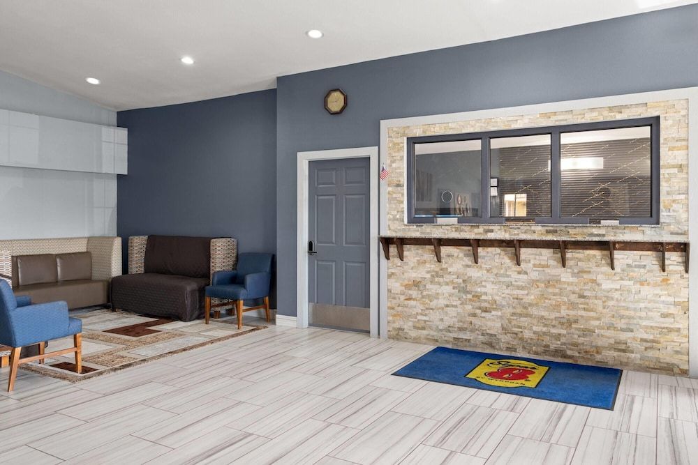 Super 8 by Wyndham Fort Wayne 2