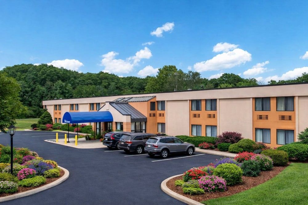 All Seasons Inn & Suites Smithfield Providence 1