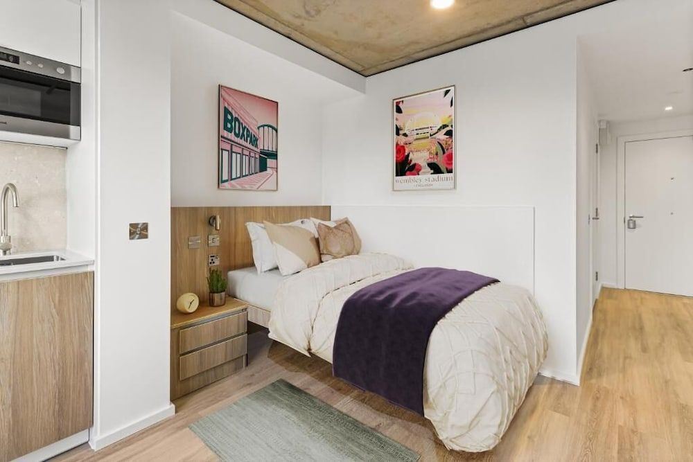 Canvas Arthur House in the Heart of Wembley 2