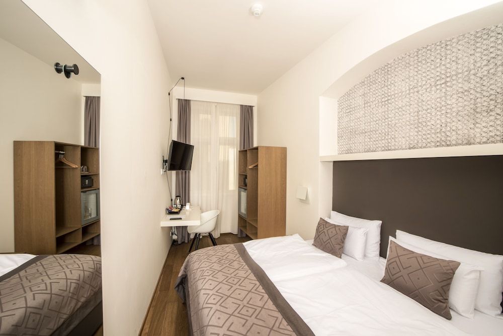 Hotel Golden Crown 2