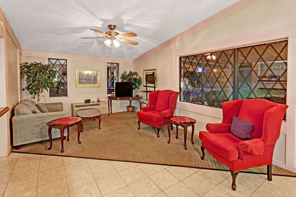 Knights Inn Austell 2