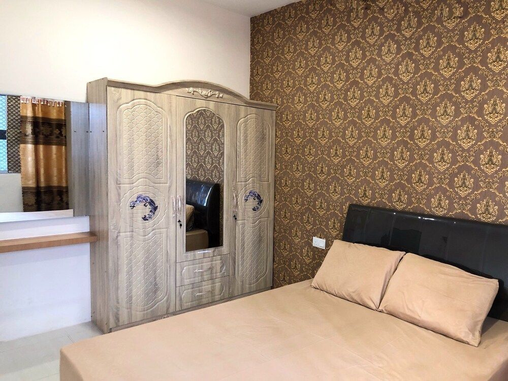 Sharon Square 1