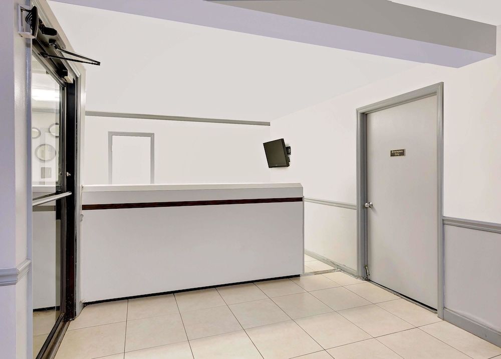Super 8 by Wyndham Athens 2
