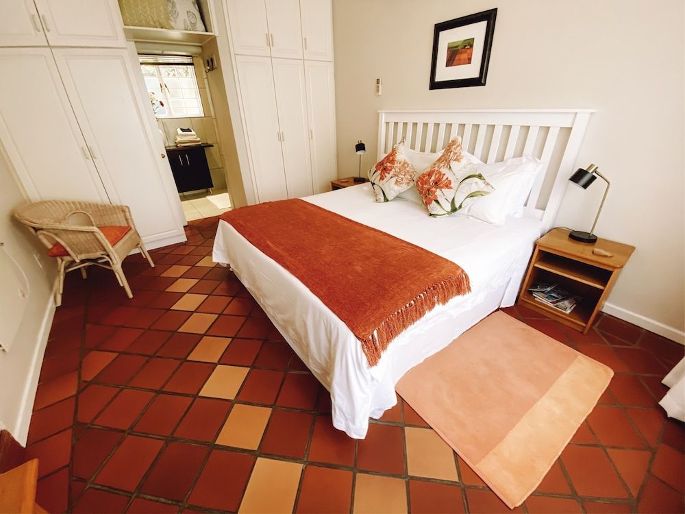 Jonquil Guest Cottage 1