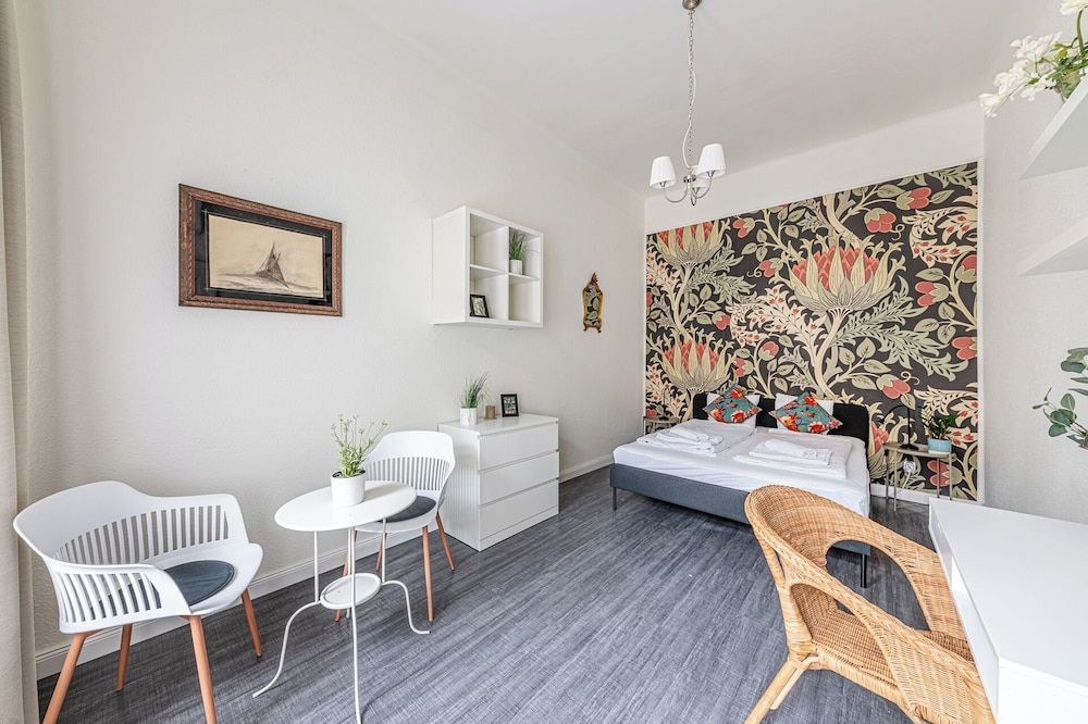 Chain Bridge Apartment 1