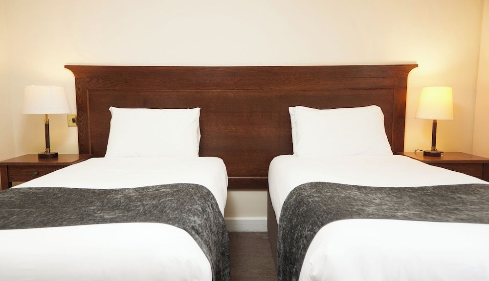 Kings Arms Hotel by Greene King Inns 2
