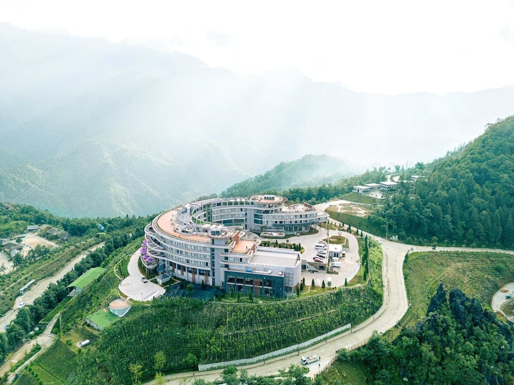 Lady Hill Sapa Resort 1