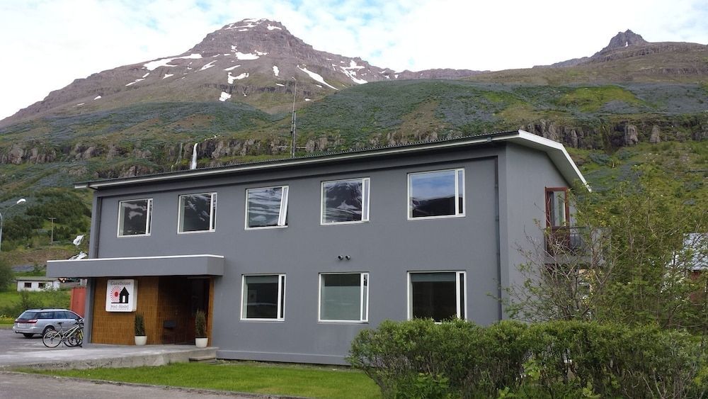 Seydisfjördur Guesthouse 1