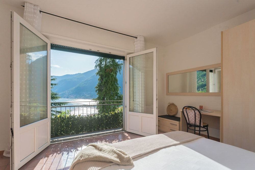 The Secret Lake View by Rent All Como 1