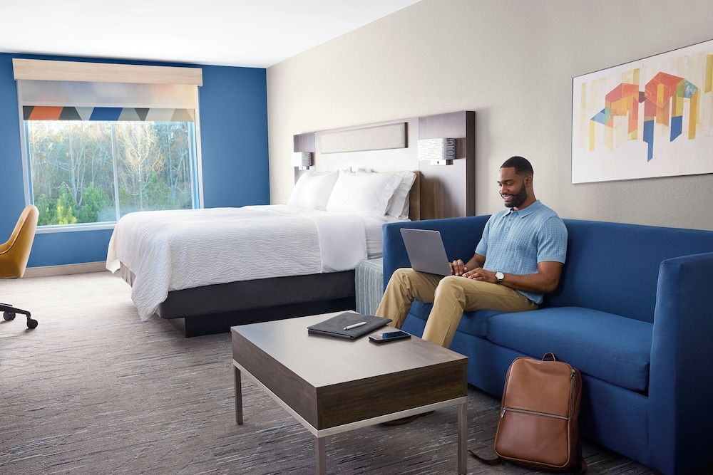 Holiday Inn Express & Suites Tyler South University Area by IHG 1