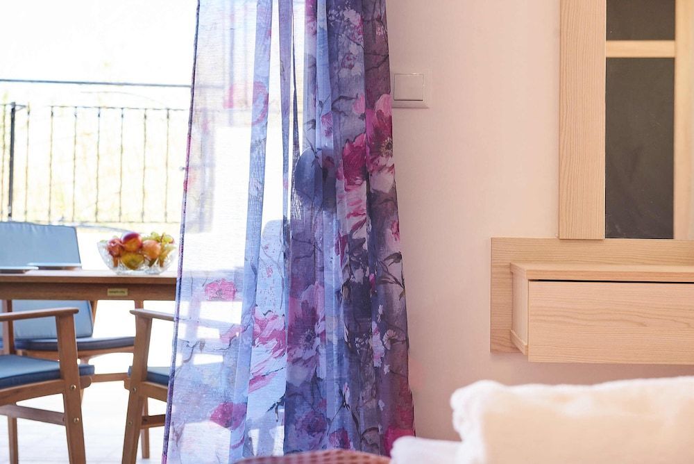 Lake View Suites Private Pool Villas with Panoramic Lake Kournas Views Near Chania 2