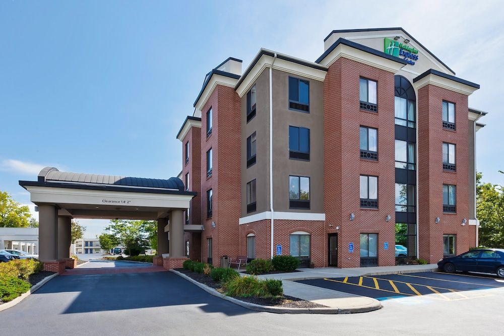 Holiday Inn Express & Suites CLEVELAND-RICHFIELD by IHG 1
