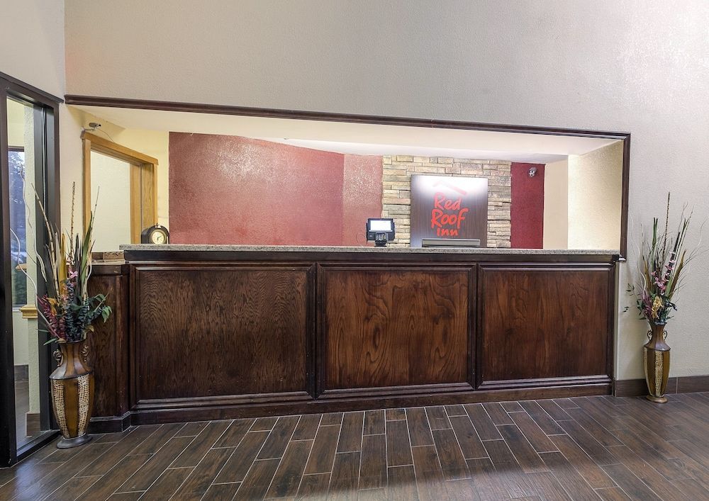 Red Roof Inn & Suites Hermitage 2