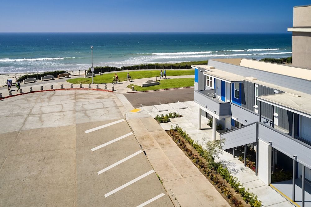 Pacific View Inn 1