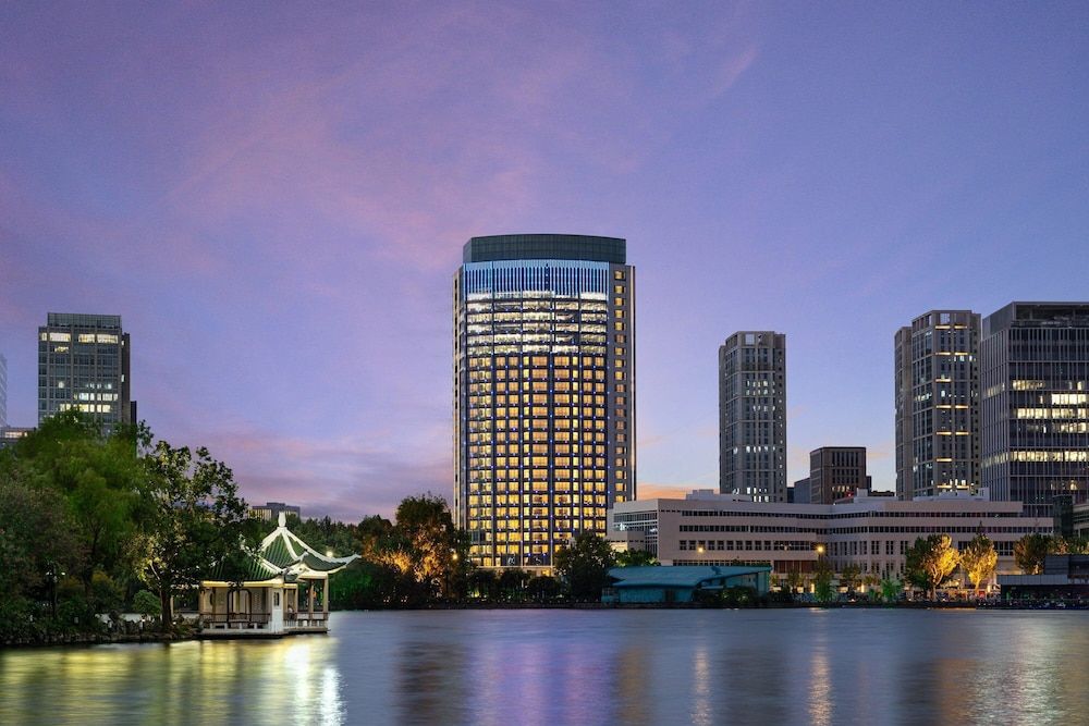 HUALUXE Shanghai Changfeng Park by IHG 1